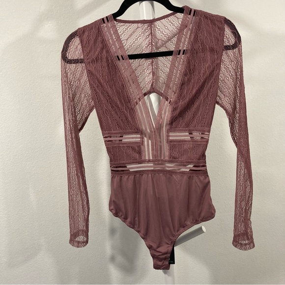 Lulu’s Casita Lace Bodysuit in Mauve Pink, NWT - Picture 6 of 8